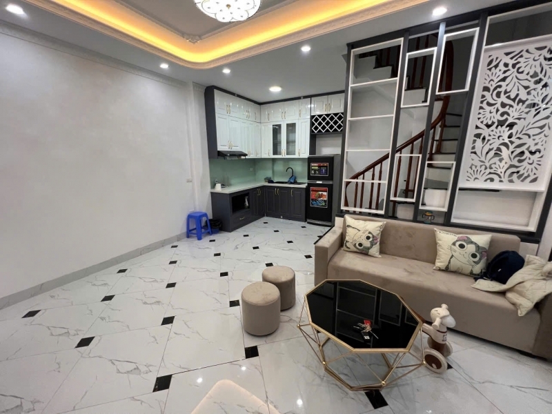 Cho thuê nhà 5 tầng 3 ngủ cực đẹp tại ngõ 373 Ngọc Hồi