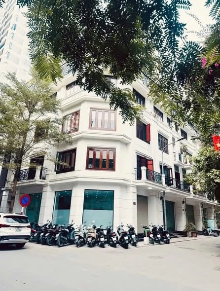 CHO THUÊ NHÀ 5 TẦNG LÔ GÓC TẠI 90 NGUYỄN TUÂN THANH XUÂN HÀ NỘI