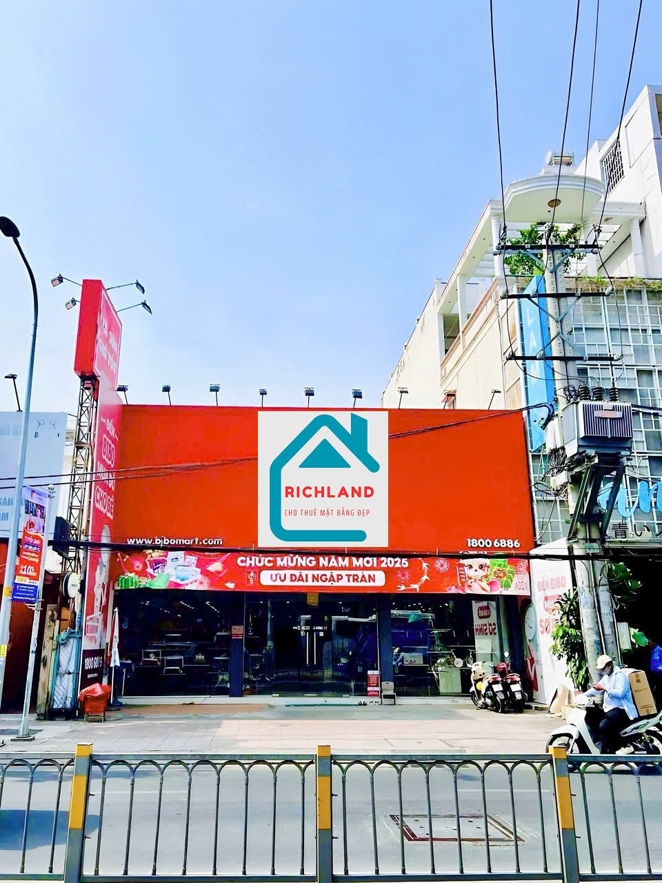 Cho Thuê Nhà: 541 Nguyễn Thị Thập Phường Tân Phong Q7- Diện tích: 12m x 26m. Giá 200 Triệu