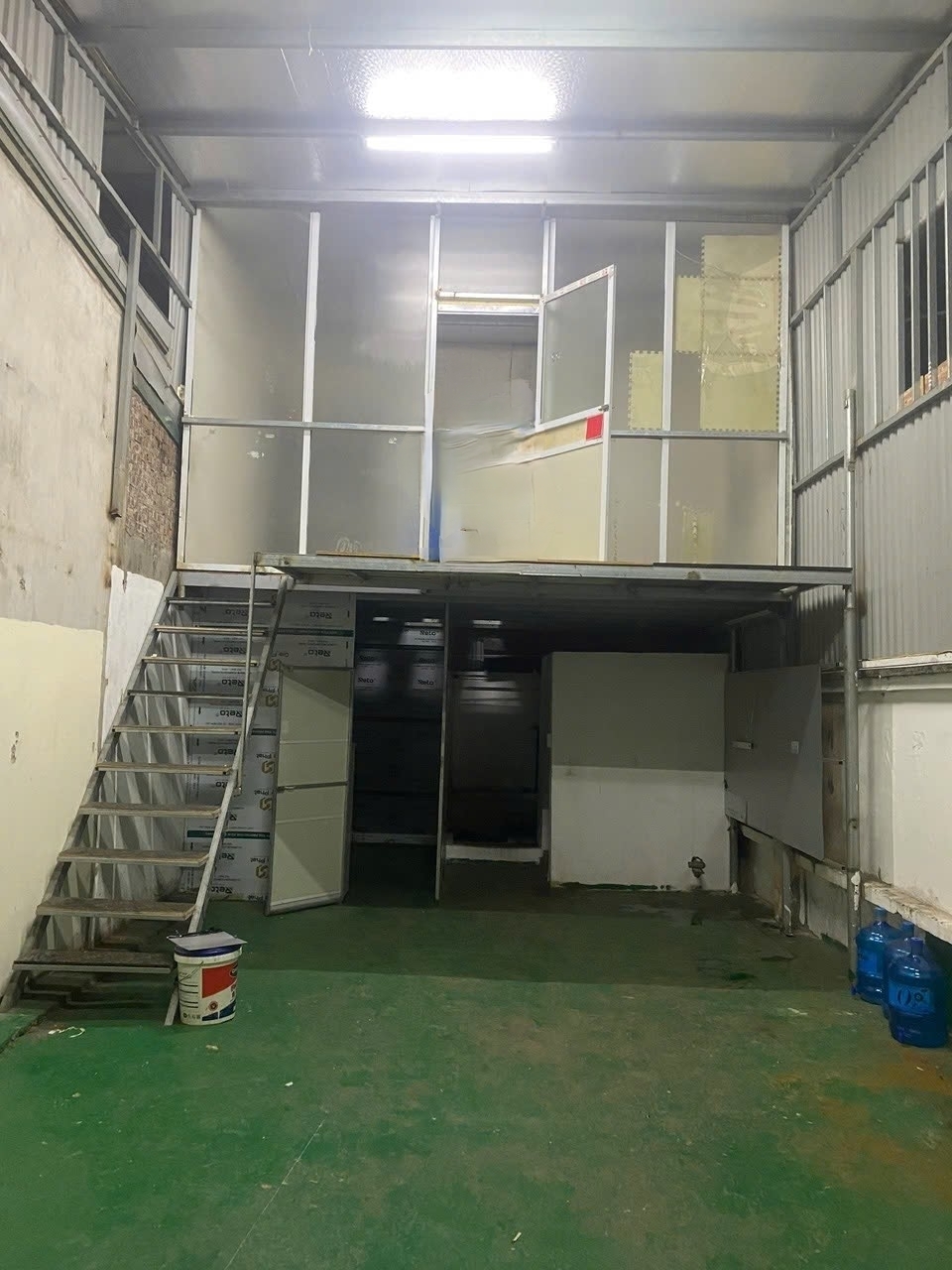 CHO THUÊ NHÀ 95M2 (DTSD 140M2) CÓ ĐIỆN 3 PHA MẶT TIỀN ĐƯỜNG RỘNG P.LONG BIÊN HÀ NỘI