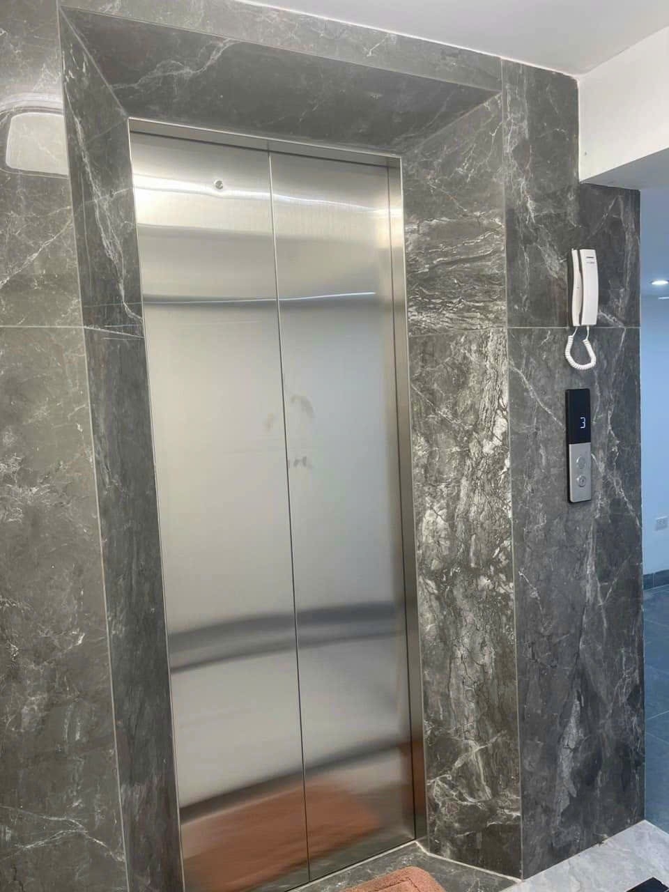 Cho thuê nhà căn góc Mai Hắc Đế thang máy; vỉa hè 116m2* 5T- 43 Tr