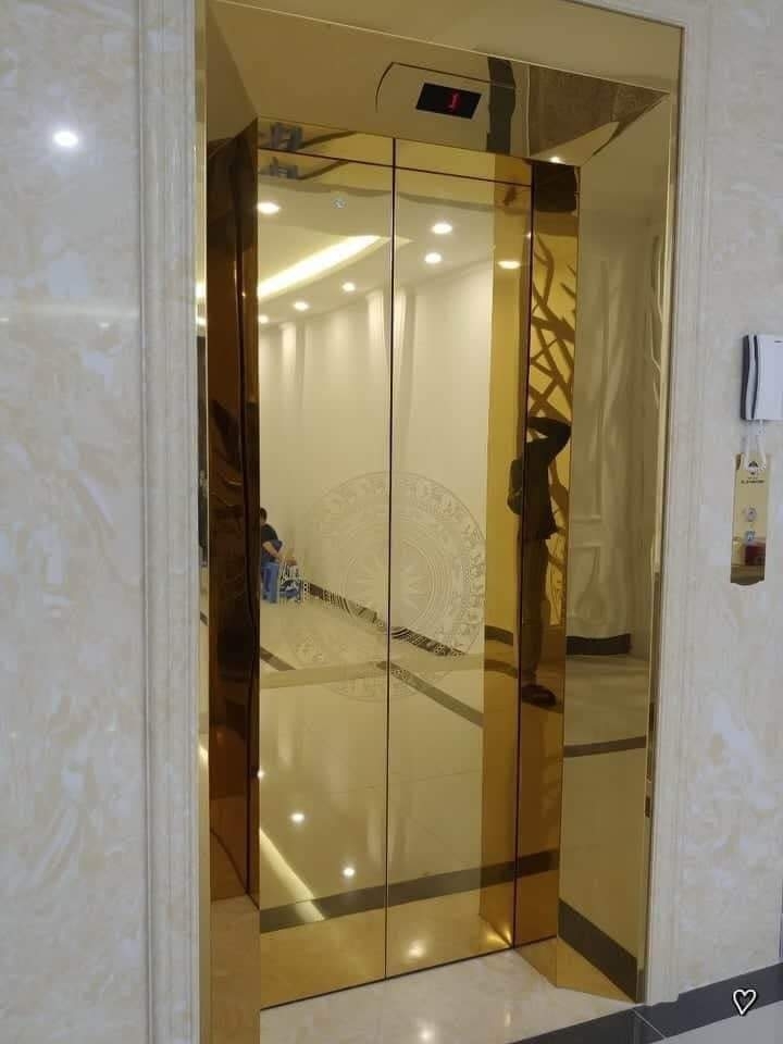 Cho thuê Nhà căn góc mới thang máy 116m2_ 4T; vỉa hè Đội Cấn-45 Tr