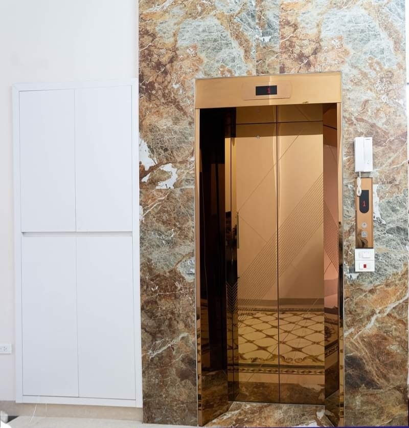 Cho thuê nhà căn góc P. Minh Khai THANG MÁY PCCC 139m2x 6T *85 Tr