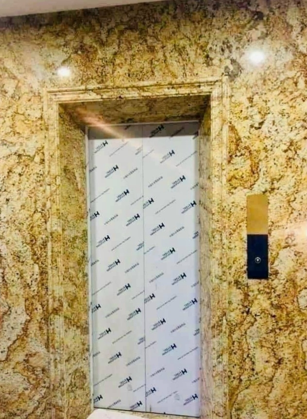 Cho thuê nhà căn góc thang máy 117m2_ 5T; vỉa hè Mai Hắc Đế-48 Tr