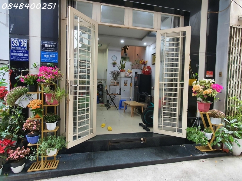 Cho thuê nhà đẹp 1 trệt + 3 lầu phường Chánh Hưng HCM DT 315m2 giá 11tr/tháng