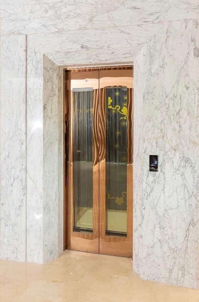 Cho thuê nhà hai cửa đi Lò Đúc Vỉa hè THANG MÁY 389m2x 7T *154 Tr