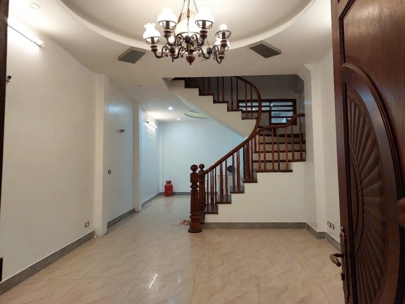 Cho thuê nhà Hoa Bằng làm VP kết hợp ở gđ 5 tầng x  45m²  6 phòng ngủ 4 WC 22.5 triệu