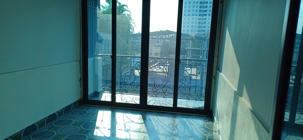 Cho thuê nhà KD onl ở gđ nhóm phố Lạc Trung 30m² x 5 tầng 3PNkk 15 triệu/tháng