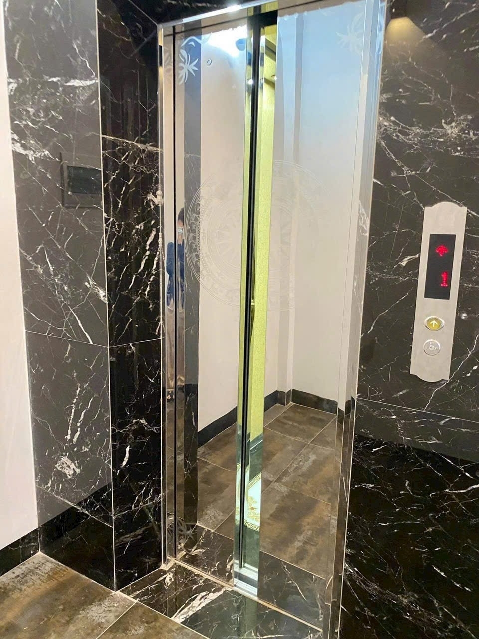 Cho thuê Nhà kinh doanh thang máy 120m2- 5T Trần Nhân Tông_45 Tr