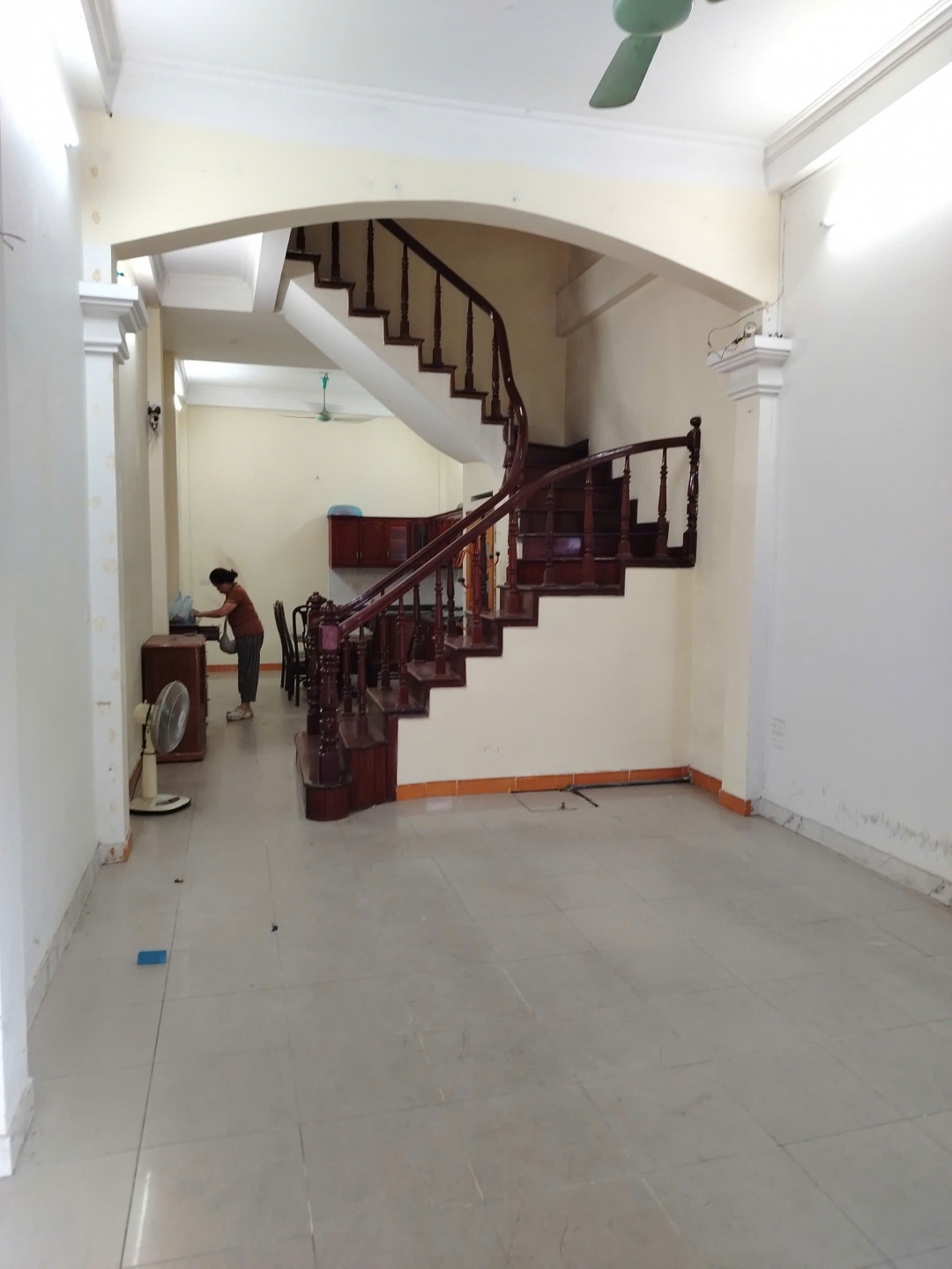 Cho thuê nhà liền kề 93 Hoàng Văn Thái 4 tầng x 50m2 4 ngủ 15 Triệu/tháng.
