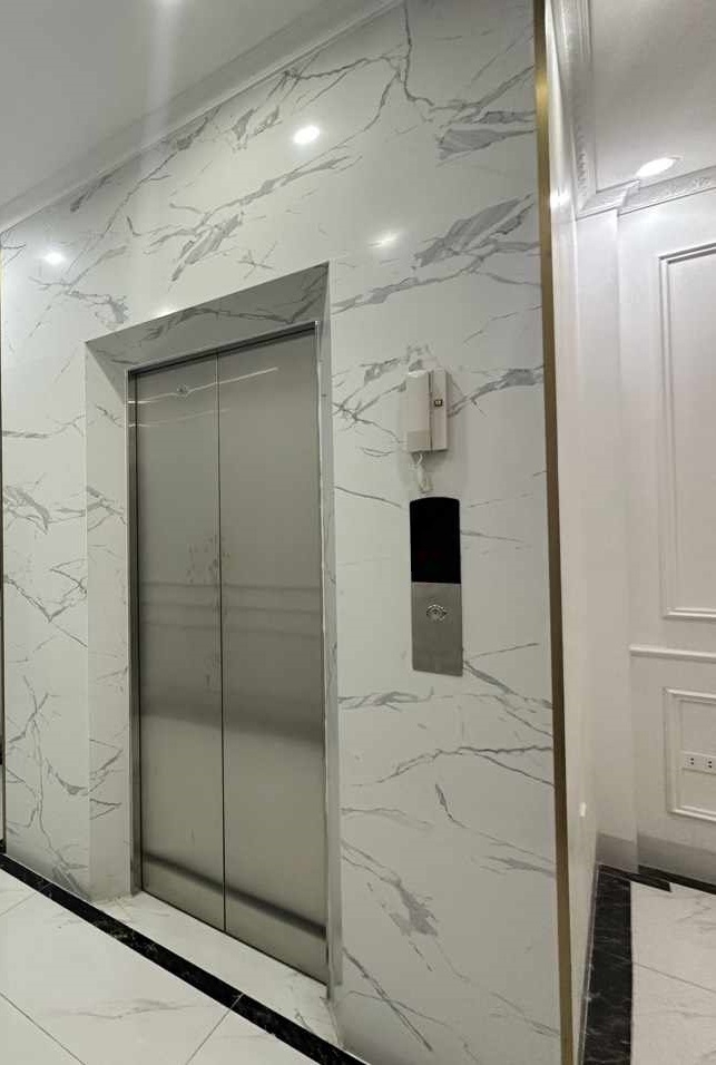 Cho thuê nhà lô góc mới Mai Hắc Đế thang máy; vỉa hè 116m2* 5T- 47 Tr