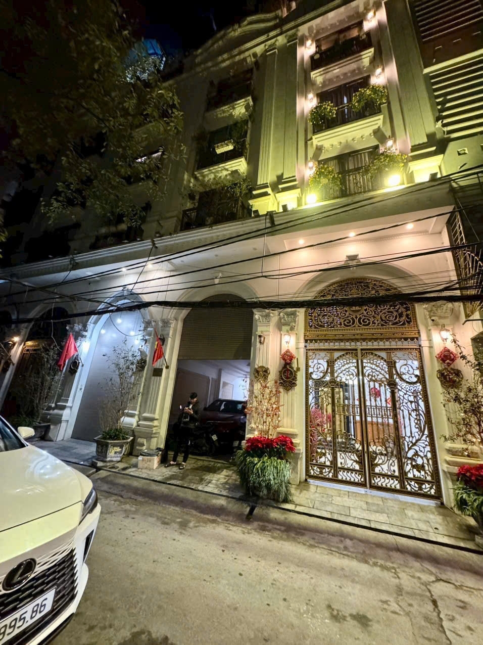 Cho thuê nhà Mặt ngõ ô tô Tân Mai 8 tầng thang máy x 45m2 30 triệu