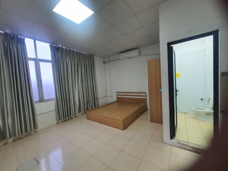 Cho Thuê nhà Mặt Phố Giải Phóng (ngay bến xe Giáp Bát) 400m* 3 tầng KD bất chấp