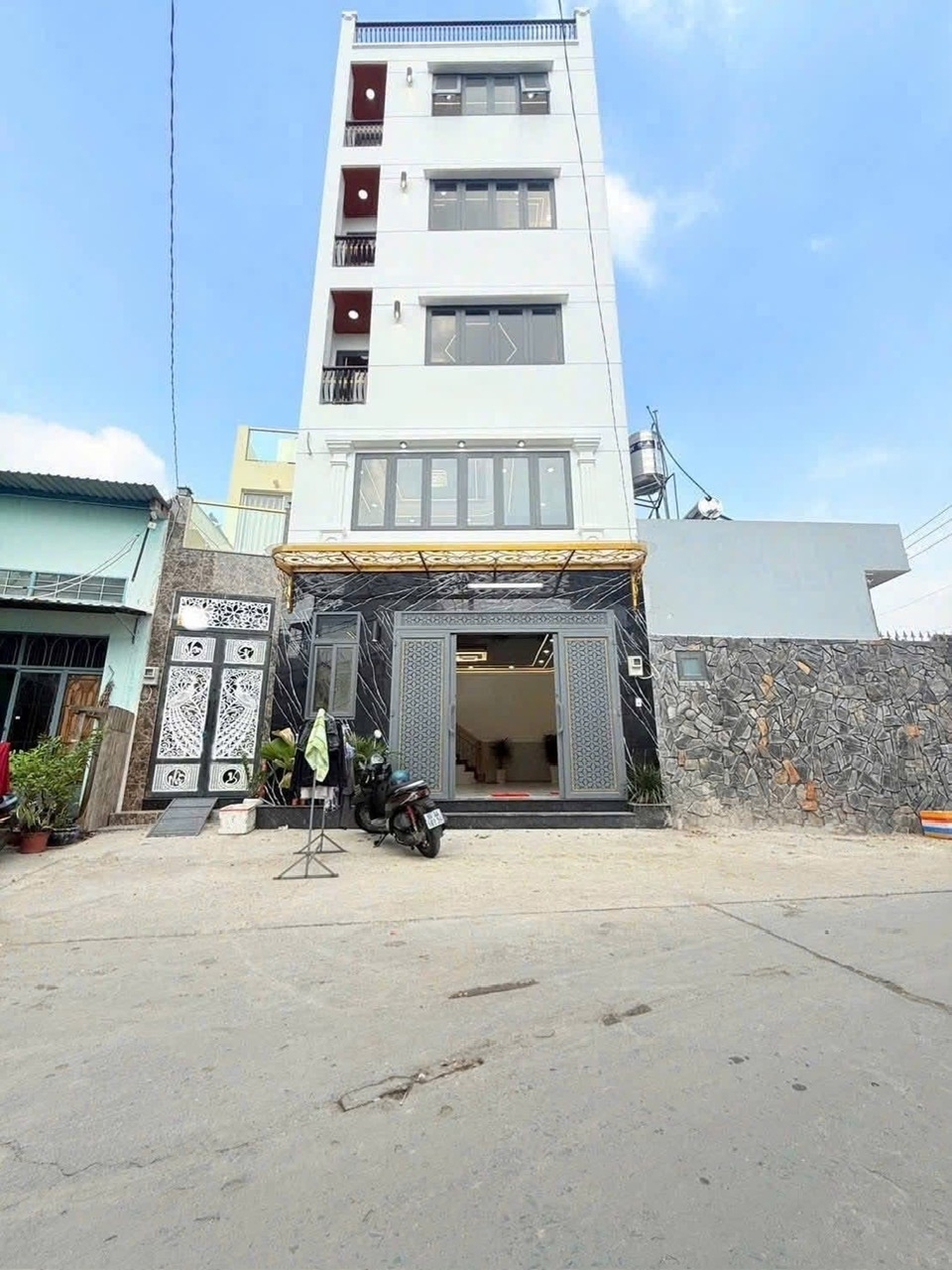 CHO THUÊ NHÀ MỚI 100% ĐẦY ĐỦ NỘI THẤT - HẺM XE HƠI LIÊN KHU 10-11 BÌNH TÂN