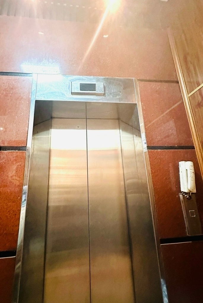 Cho thuê nhà mới căn góc Mai Hắc Đế thang máy; vỉa hè 95m2* 5T- 32 Tr