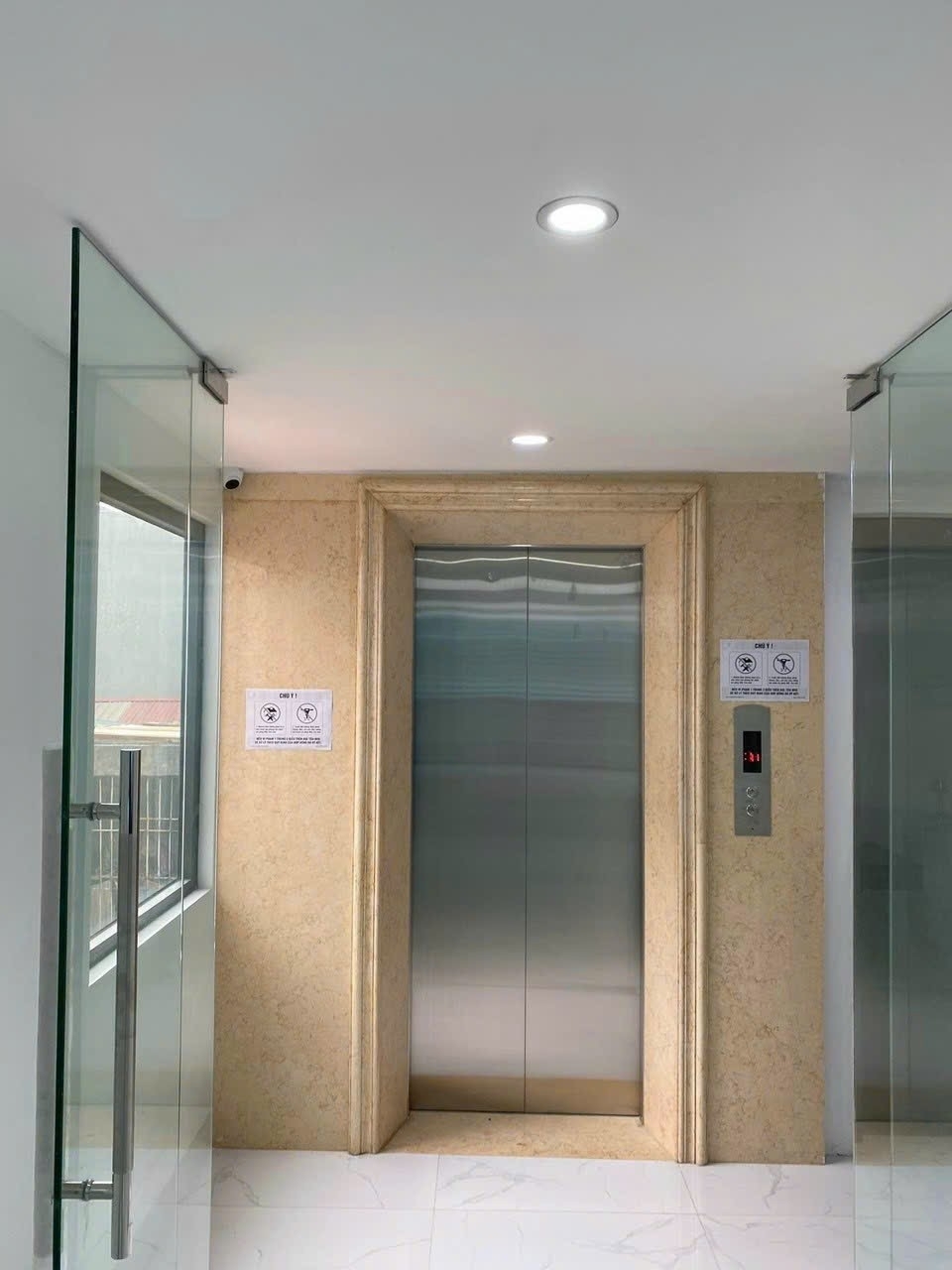 Cho thuê nhà mới hai mặt tiền 93m2_ 4T; vỉa hè Trần Nhân Tông-30 Tr
