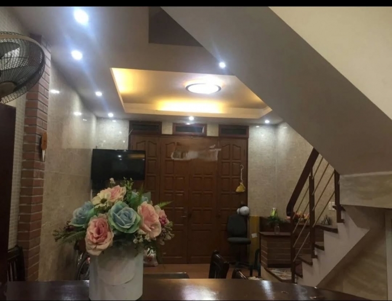 Cho thuê nhà ngõ 179 Vĩnh Hưng 38m² x 4 tầng gồm 3 phòng ngủ 3 vệ sinh. 12 triệu