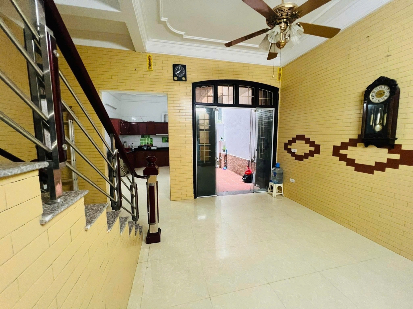 Cho thuê nhà ngõ 188 Khương Đình 5 tầng x 58m2 6 ngủ 16 Triệu KD onl VP ở hộ gđ 25m ô tô