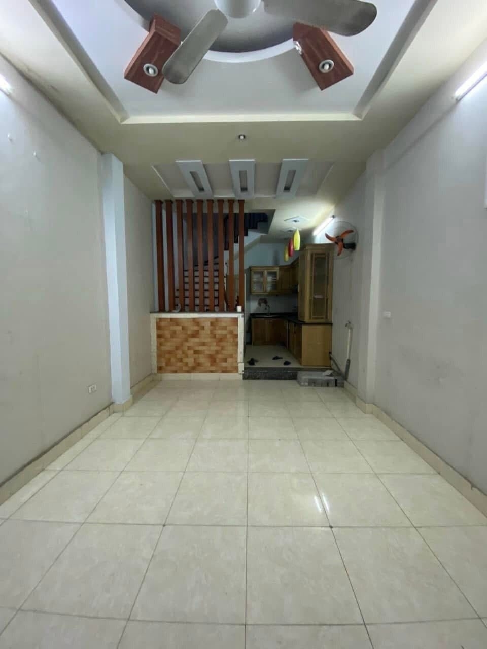 Cho thuê nhà ngõ 3 Hoàng Quốc Việt 5 tầng x 40m2 5 ngủ 4 vệ sinh 15 Triệu