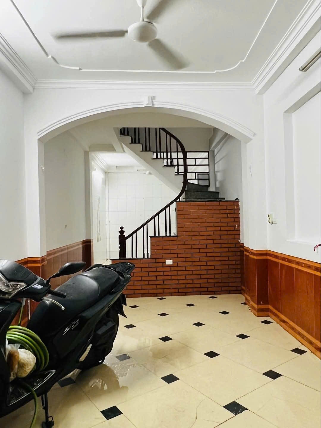 Cho thuê nhà ngõ 509 Vũ Tông Phan 3 tầng x 40m2 10 Triệu kinh doanh online kết hợp ở gđ