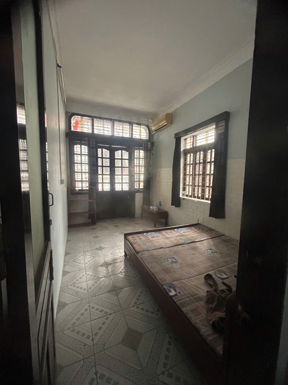 Cho thuê nhà ngõ Đại La 30 m2*25 tầng- 3 ngủ 2 vệ sinh Giá 85tr