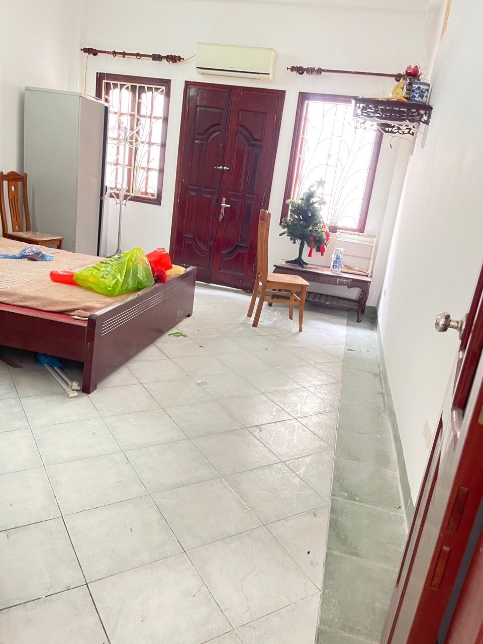 Cho thuê nhà ngõ Đặng Tiến Đông 45m² x 4 tầng 3 ngủ 4 vệ sinh giá 14 triệu