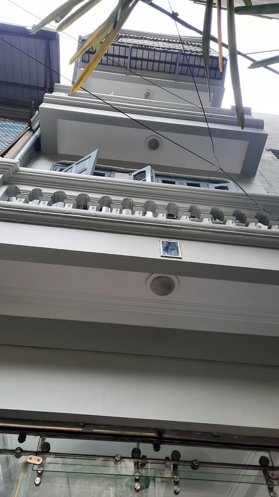Cho thuê nhà ngõ Đội Cấn 27m2* 4 tầng 3pn 2vs Giá 85 triệu VP KDon ở gđ nhóm
