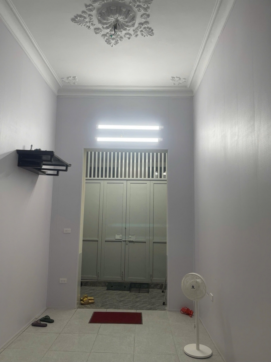 Cho thuê nhà ngõ Đội Cấn 60 m2* 2 tầng 3pn 2vs 145 triệu KD on Home stay VP C.ty
