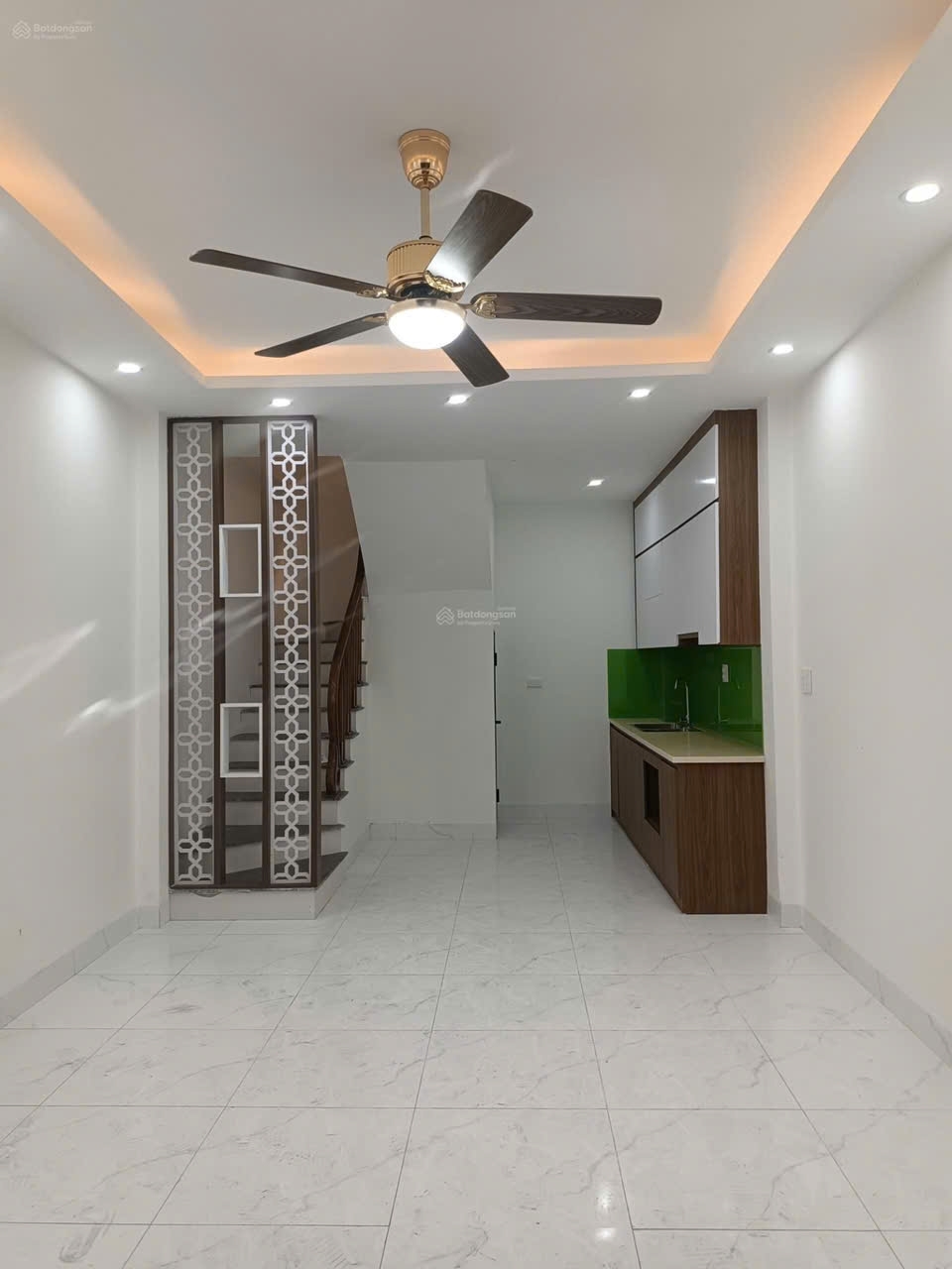 Cho thuê nhà ngõ Hữu Hưng Nam Từ Liêm 5 tầng x 30m2 4 vệ sinh 8 Triệu