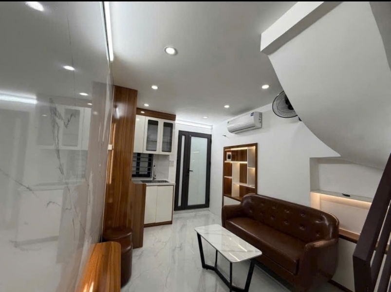 Cho thuê nhà ngõ Khâm Thiên- 3 tầng x 25m2 3 ngủ 8 triệu