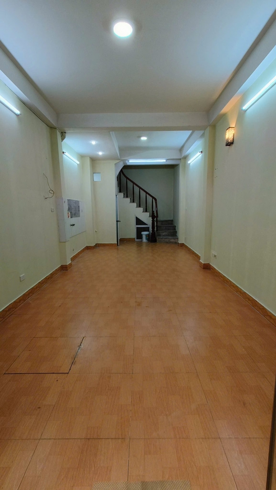 Cho thuê nhà ngõ ô tô 77 Thái Thịnh vừa ở vừa kinh doanh được 36m3 x 3 tầng 2PN 9.5 triệu