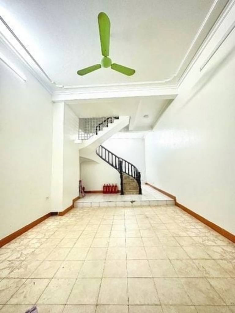 Cho thuê nhà ngõ ô tô Hoàng Văn Thái Thanh Xuân 4 tầng x 50m2 4 ngủ 16 Triệu