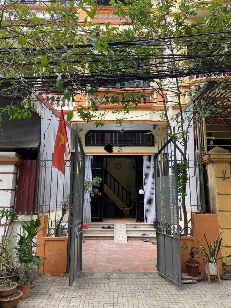 Cho thuê nhà ngõ ô tô Lãng Yên VP Kho ở gđ nhóm 35m² x 4 tầng giá 135 triệu