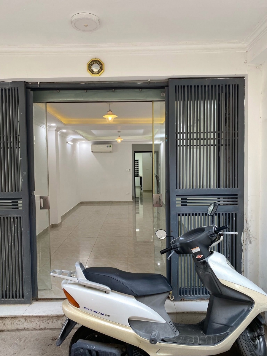 Cho thuê nhà ngõ ô tô Thái Hà 48m² x 3 tầng 3PN 3VS full đồ 19 triệu