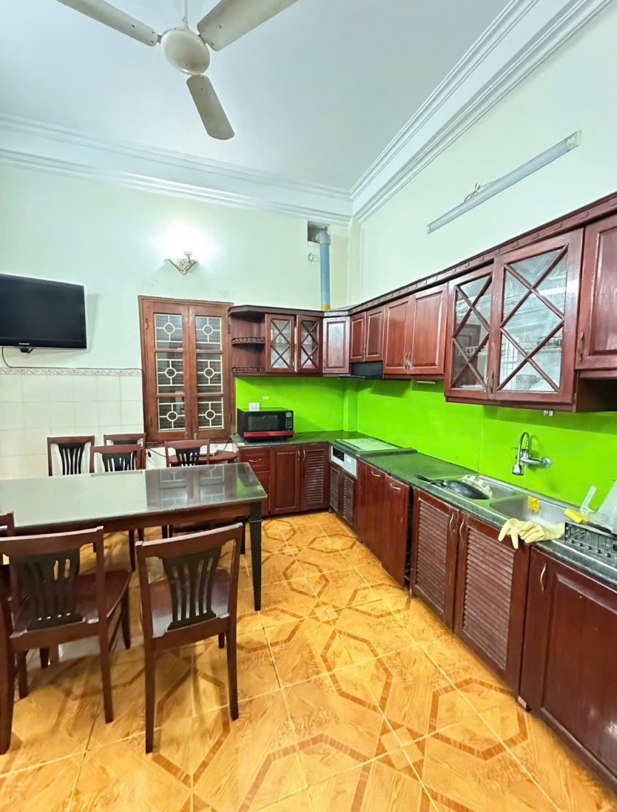 Cho thuê nhà ngõ quan hoa 45m2 x 3 tầng 3 ngủ 11 Triệu (clt) - ở gia đình nhóm bạn 4 người