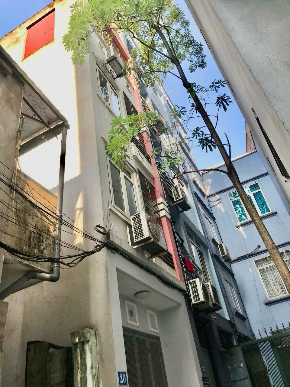 Cho thuê nhà ngõ Trần Thái Tông 4 tầng x 35m2 3 ngủ 3 vệ sinh 15 triệu