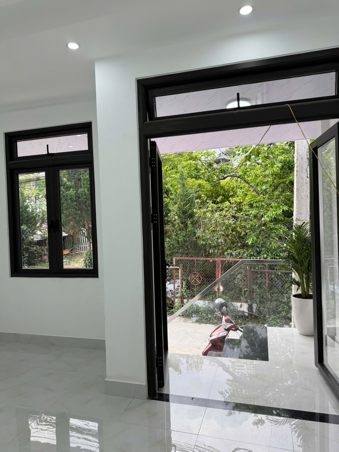 CHO THUÊ NHÀ NGUYÊN CĂN 2 TẦNG 2 MẶT TIỀN HẺM Ô TÔ AN BÌNH PHƯỜNG 3 ĐÀ LẠT GIÁ 12 TRIỆU