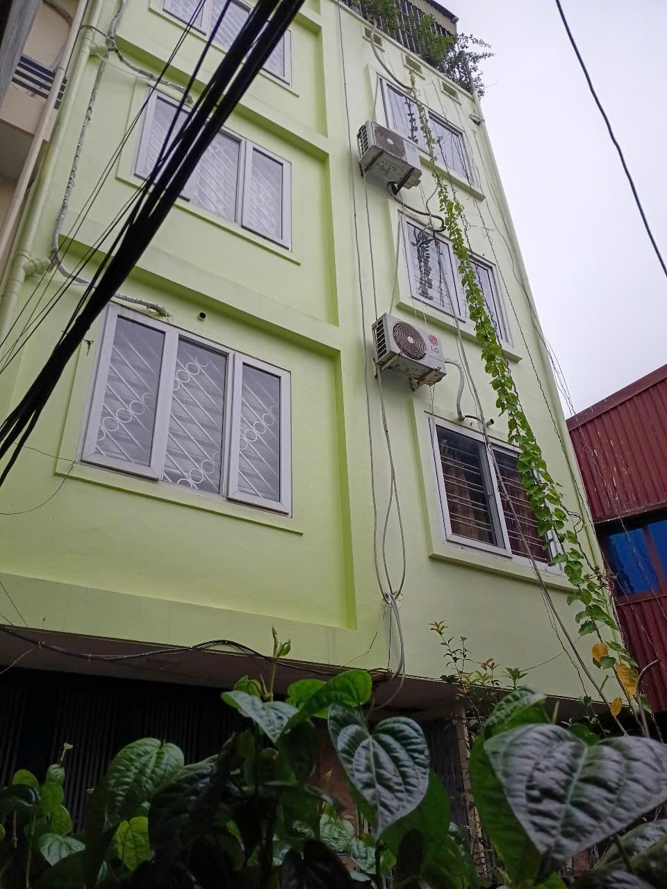 Cho thuê nhà nguyên căn 219 Lĩnh Nam 5 tầng x 30m2 3 ngủ kk 11 Triệu Full đồ