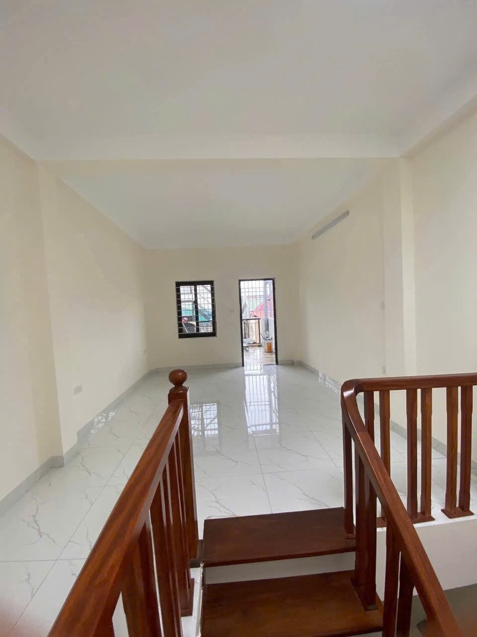 Cho thuê nhà nguyên căn 608 Đê La Thành 40 m² 5 tầng 4 ngủ 4 vệ sinh 15 Triệu