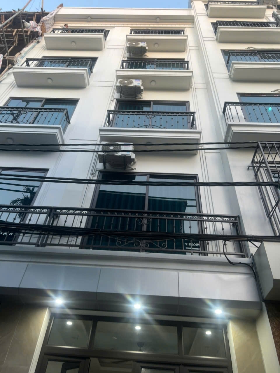 Cho thuê nhà nguyên căn có thang máy ngõ 255 Vĩnh Hưng 35m2 x 6 tầng3 ngủ kk 15 triệu