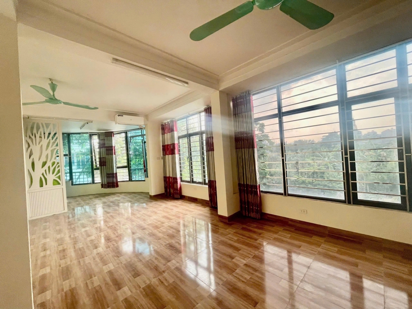 Cho thuê nhà nguyên căn khu Dịch vụ Tây Nam DTSD 170m2 thông sàn thang máy 15 Triệu