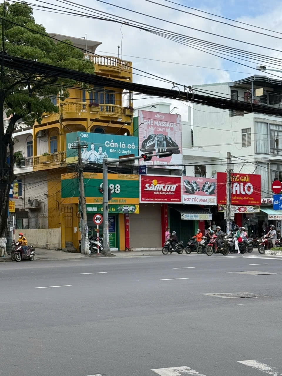 CHO THUÊ NHÀ NGUYÊN CĂN MẶT TIỀN ĐƯỜNG 2/4  VĨNH HẢI NHA TRANG  HỖ TRỢ 50TR SETUP