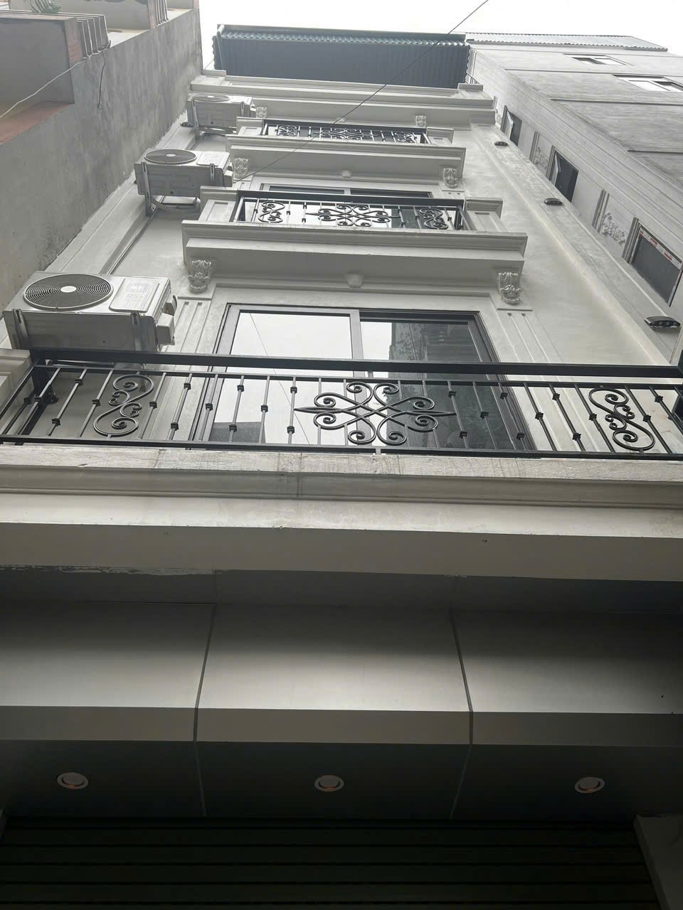 Cho thuê nhà nguyên căn mới kinh doanh ngõ 272 Định Công 35m² x 5 tầng 3 ngủ 14 triệu