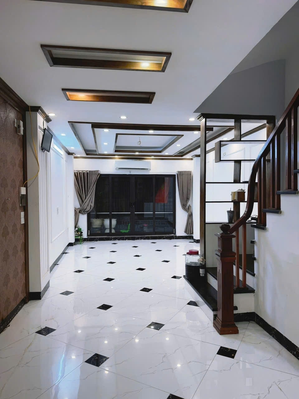 Cho thuê nhà nguyên căn mới ngõ 299 Hoàng Mai.50m² 5 tầng + 1 tum 19 Triệu