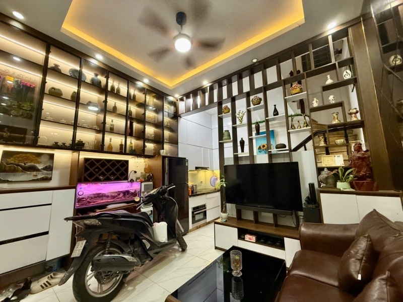 Cho thuê nhà nguyên căn ngách 69/11 ngõ 345 Khương Trung Thanh Xuân Hà Nội.