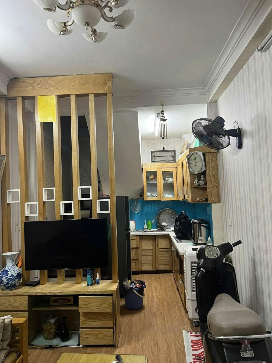 Cho thuê nhà nguyên căn ngõ 1194 Láng25m² x 5 tầng 3PN 13 Triệu KD online ở gđ nhóm