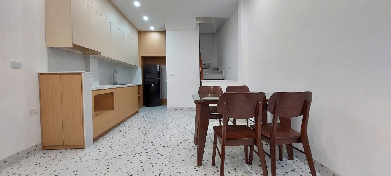 Cho thuê nhà nguyên căn ngõ 188 Phố Vọng 30m2 x 5 tầng 3 ngủ khép kín 14 triệu