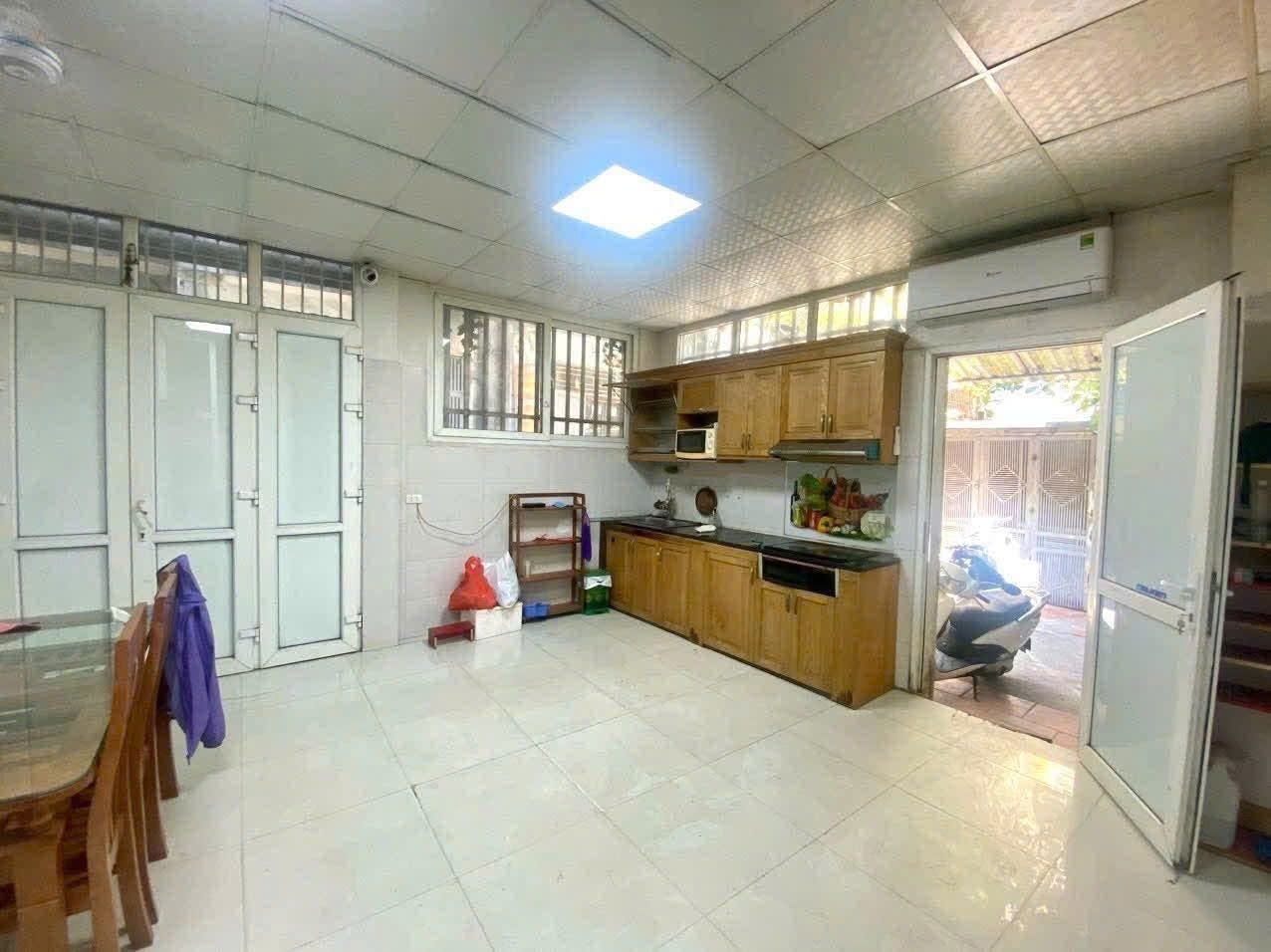 Cho thuê nhà nguyên căn ngõ 230 Tân Mai 55m2 4 tầng 4 ngủ 3 vệ sinh 12 Triệu