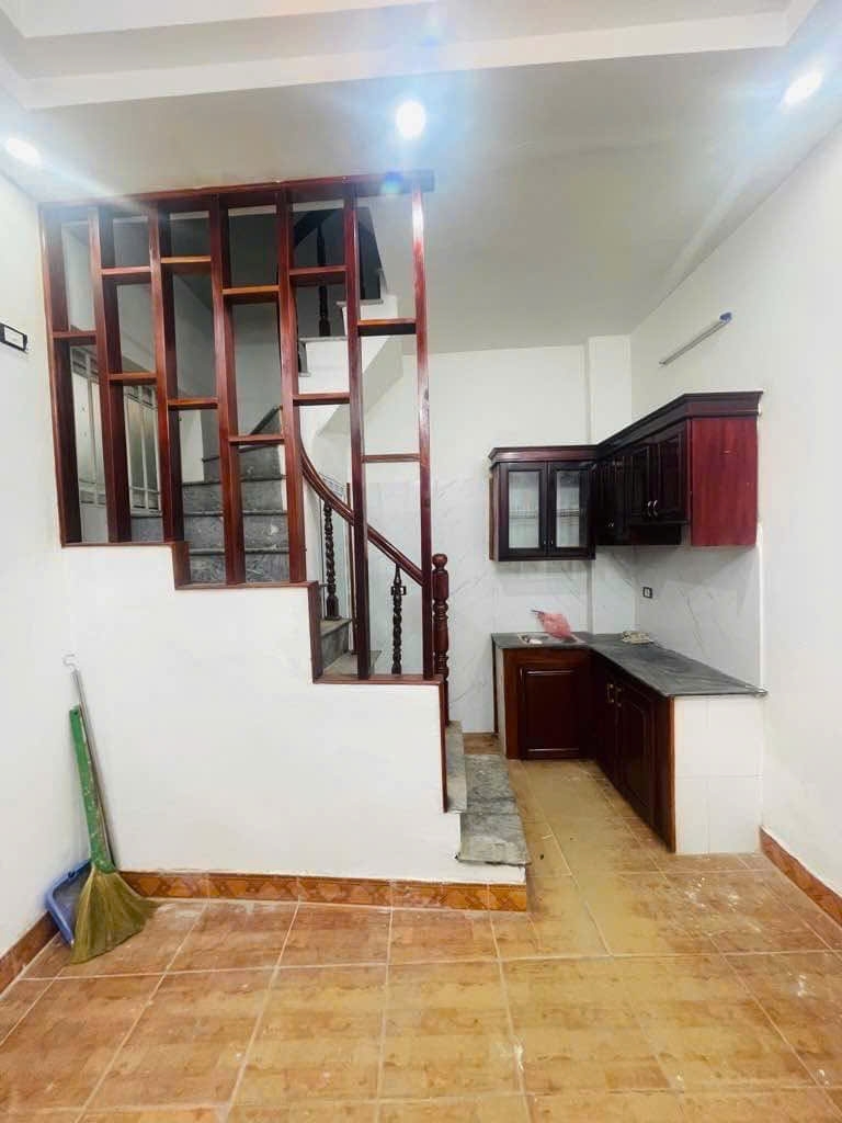 Cho thuê nhà nguyên căn – ngõ 243 Nam Dư 20m² x 5 tầng 3 ngủ 4 vệ sinh 7 Triệu