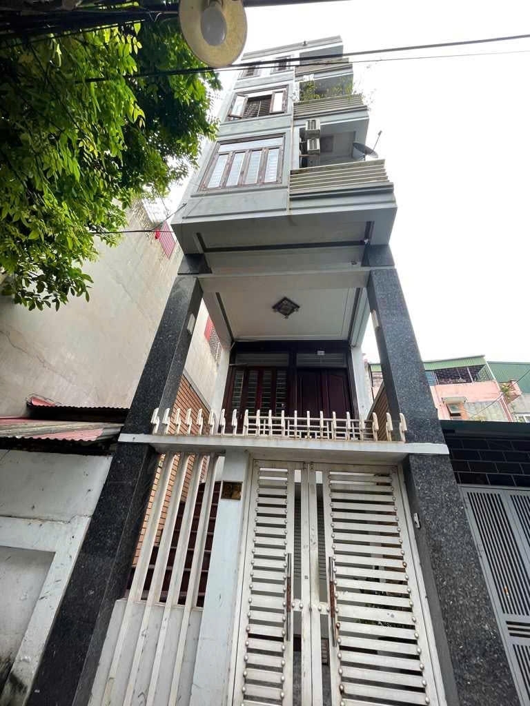 Cho thuê nhà nguyên căn ngõ 245 Định Công 55m² x 5 tầng 4PN 4WC 16 triệu/tháng
